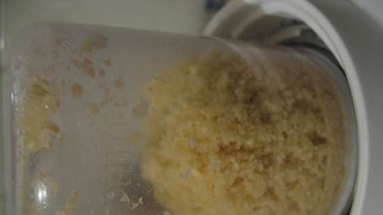 Almond granita in a caramel-sesame basket (Granita di mandorle in croccante di sesamo)