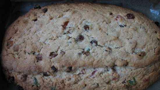 Alfombra navideña con frutas confitadas y almendras (Christstollen)