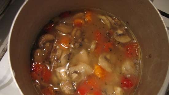 Mushroom soup in a bread plate (Falesna drst'kova polevka z hlivy podle Jany F.)