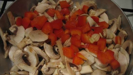 Patates al forn farcides de bolets i pebrots