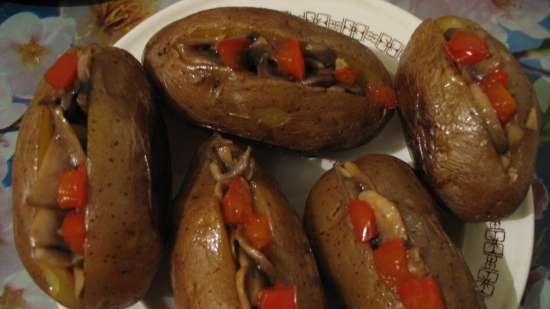 Patates al forn farcides de bolets i pebrots