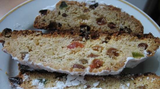 Alfombra navideña con frutas confitadas y almendras (Christstollen)