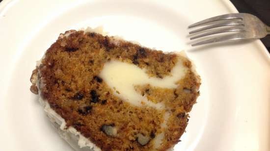 Carrot cake na may pagpuno ng curd at glaze