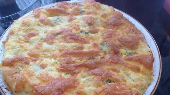 Focaccia con mozzarella, aglio ed erbe aromatiche