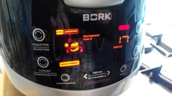 Bistecche di squalo in un multicooker Bork U701