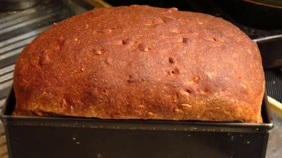 Airy rye-wheat bread with seeds