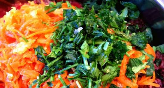 Preparación de verduras para sopa de repollo.