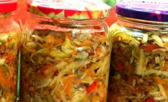 Preparación de verduras para sopa de repollo.