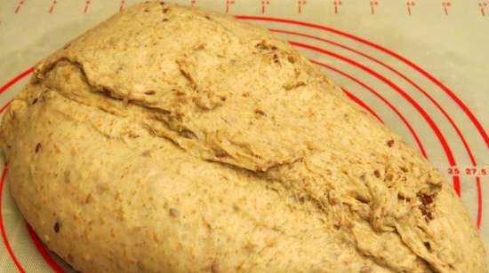 Bread with oatmeal, bran, sesame and seeds