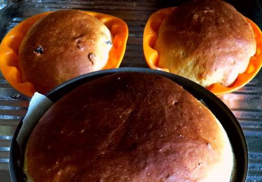 Torta di crema pasticcera su una grande