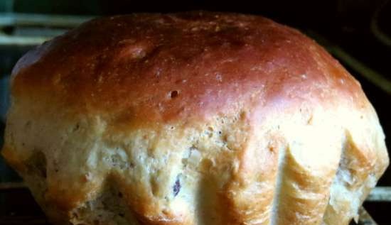 Torta di crema pasticcera su una grande