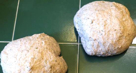 Pane di segale di grano con infuso di tè fermentato e farina d'avena