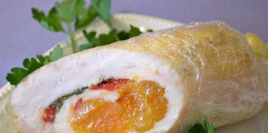 Involtini di salsiccia di pollo con albicocche secche e salvia "sous-vide"