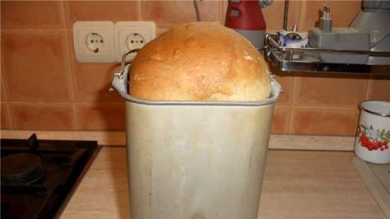 Pan de trigo con nueces en una panificadora