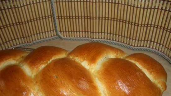 Challah σιτάρι σε ασπράδια αυγού και γλυκόζη στο φούρνο