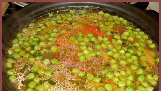 Sopa de setas porcini y guisantes