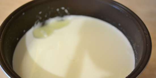 Yoghurt in een multicooker-snelkookpan Oursson 5005