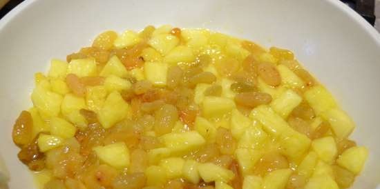 Rice porridge with raisins and pineapple in oursson 4002 multicooker