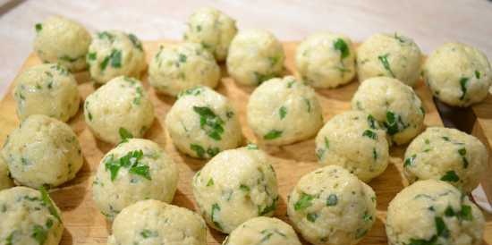 Turkey sabaw na may shitty parsley dumplings sa Oursson pressure cooker