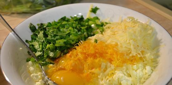 Pannenkoeken met kaas en kruiden gebakken in de oven met coquille