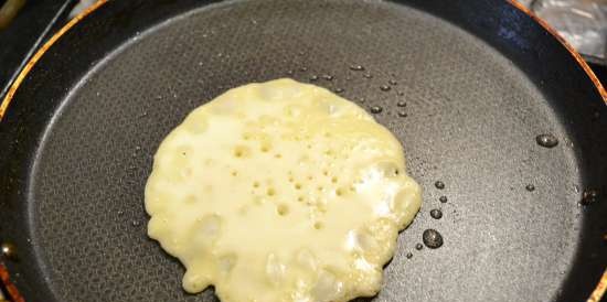 Pancakes with homemade yogurt (Tibetan kefir mushroom)