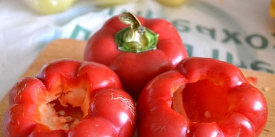 Gogoshary al peperone (ratunda), peperoncino piccante, preparato per ripieno con formaggio feta, formaggio feta