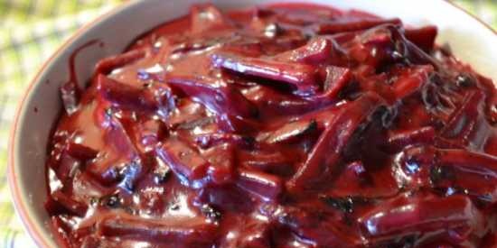 Beetroot with prunes stewed in Oursson pressure cooker