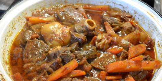 Tagine with lamb, chickpeas and prunes