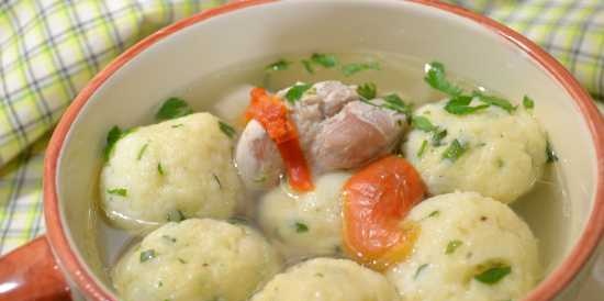 Ang sabaw ng Turkey na may shitty parsley dumplings sa Oursson pressure cooker