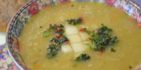 Puré de sopa con apio, calabacín, pera y gremolata de menta en el procesador Oursson