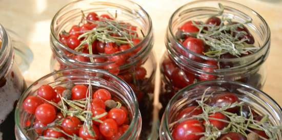 Pickled dogwood berries