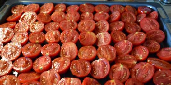 Sun-dried tomatoes in the oven in fragrant oil (cooking and canning)