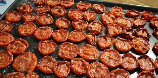 Tomàquets secs al forn amb oli perfumat (cocció i conserva)