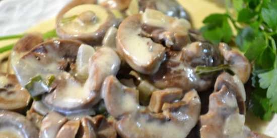 Rognoni di manzo con funghi in panna acida