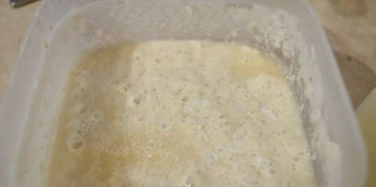 Panqueques de leche, mantequilla, sobre masa de masa multigrano vieja