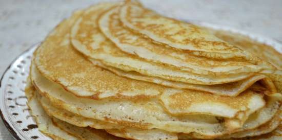 Panqueques de leche, mantequilla, sobre masa de masa multigrano vieja