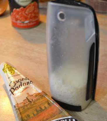 Graters for cheese, chocolate and nuts