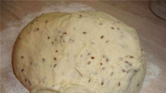 Pane alla panna acida di patate con semi di lino al forno