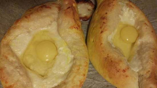 Thuyền Khachapuri hoặc đính kèm sữa bột trẻ em