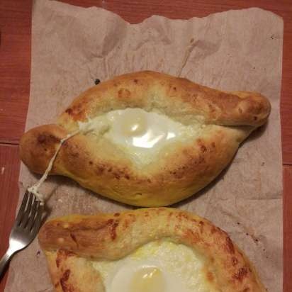 Khachapuri-boten of bevestig babyvoeding