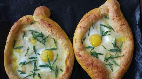 Thuyền Khachapuri hoặc đính kèm sữa bột trẻ em