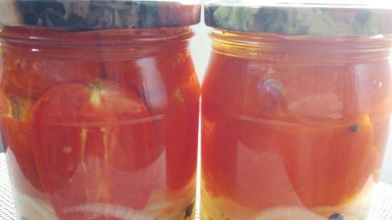 Tomates con cebolla y aceite vegetal