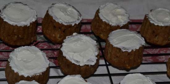 Nut-apple raisin muffins (Nordica Ware cupcakes na may takip)