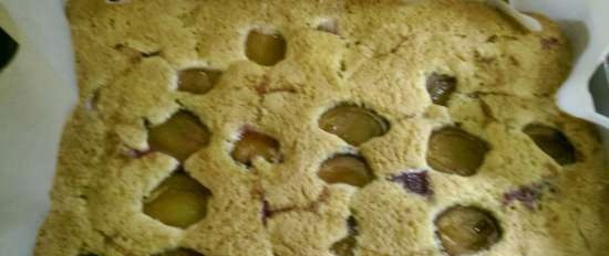 Pastel de ciruelas con relleno de crema agria