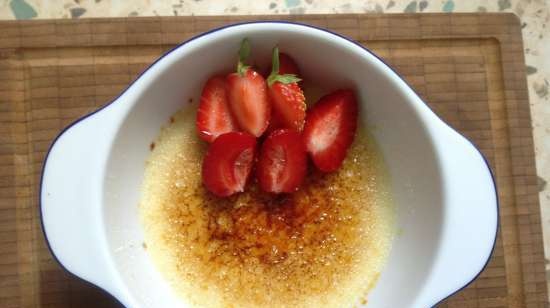 Dessert cremoso con crosta di caramello Crème brulée