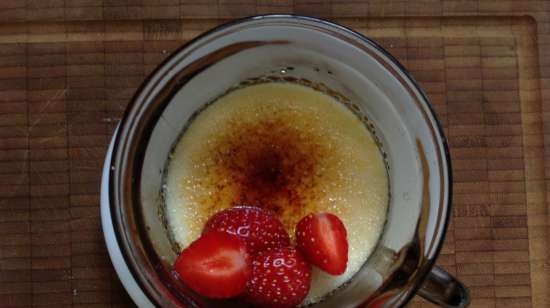 Dessert cremoso con crosta di caramello Crème brulée