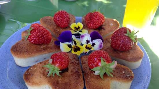 Cranberry sponge cakes