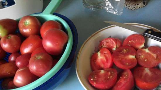 Pomodori con cipolle e olio vegetale