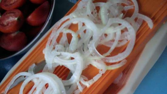 Tomates con cebolla y aceite vegetal