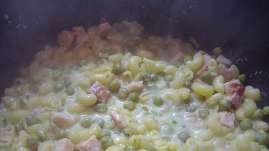 Pasta cu mazăre verde și piept (Pasta piselli con pancetta e panna) în multicookerul Steba DD2